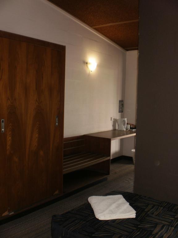 Blackwater Hotel Motel Room photo